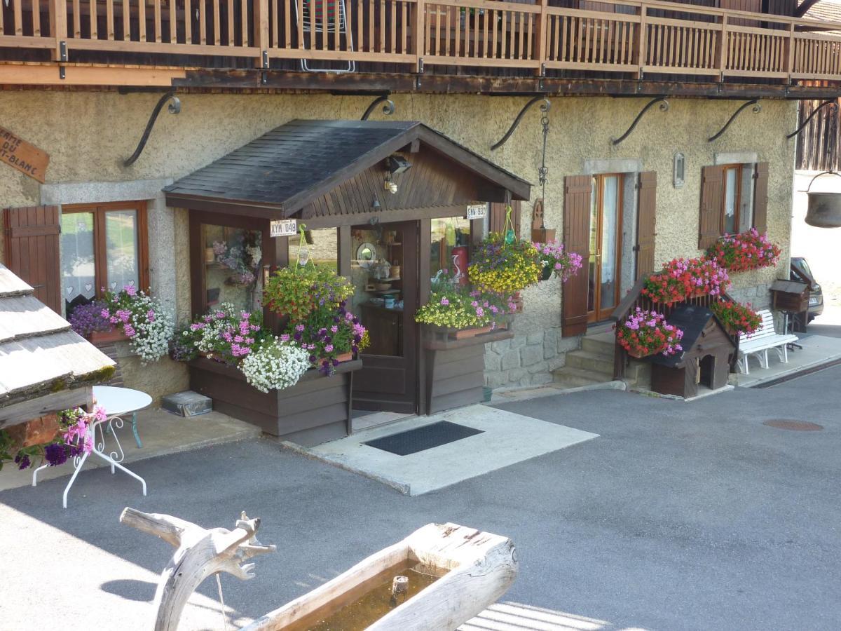 مبيت وإفطار كومْبلو La Ferme Du Mont-Blanc المظهر الخارجي الصورة