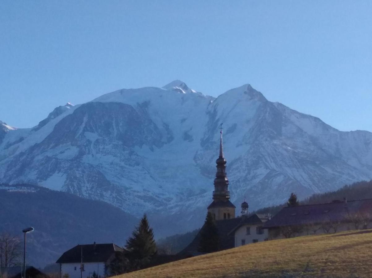 مبيت وإفطار كومْبلو La Ferme Du Mont-Blanc المظهر الخارجي الصورة