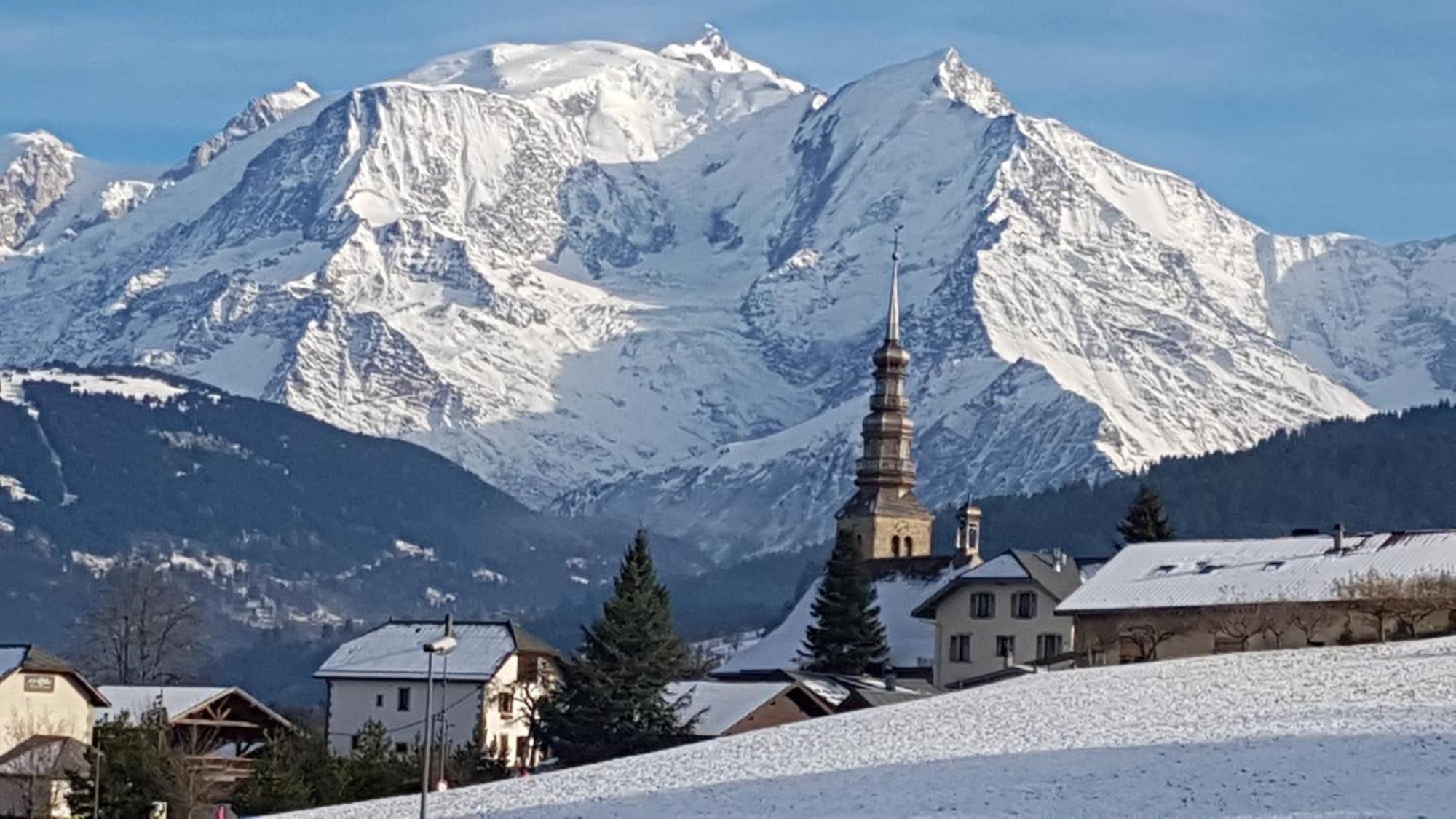 مبيت وإفطار كومْبلو La Ferme Du Mont-Blanc المظهر الخارجي الصورة